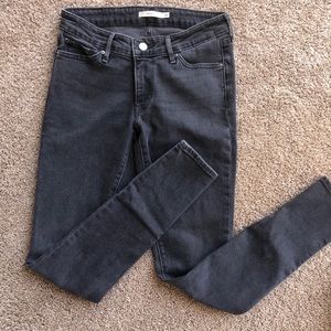 Levi 711 skinny distressed black